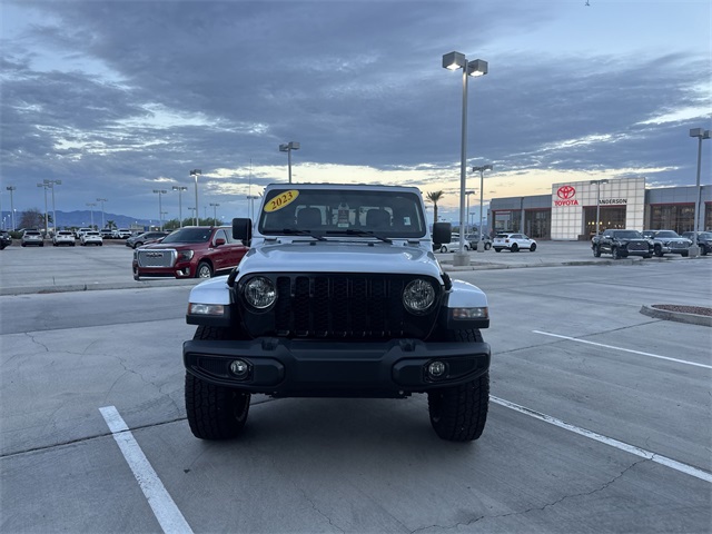 2023 Jeep Gladiator Willys photo 2