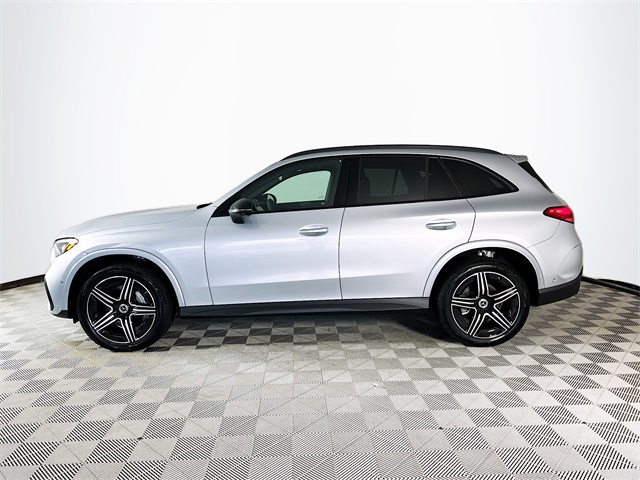 2025 Mercedes Benz GLC 300 photo 3