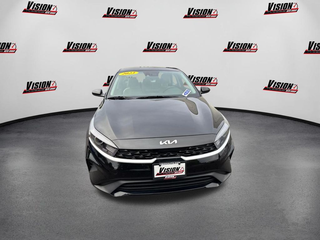 2023 Kia Forte LXS photo 2