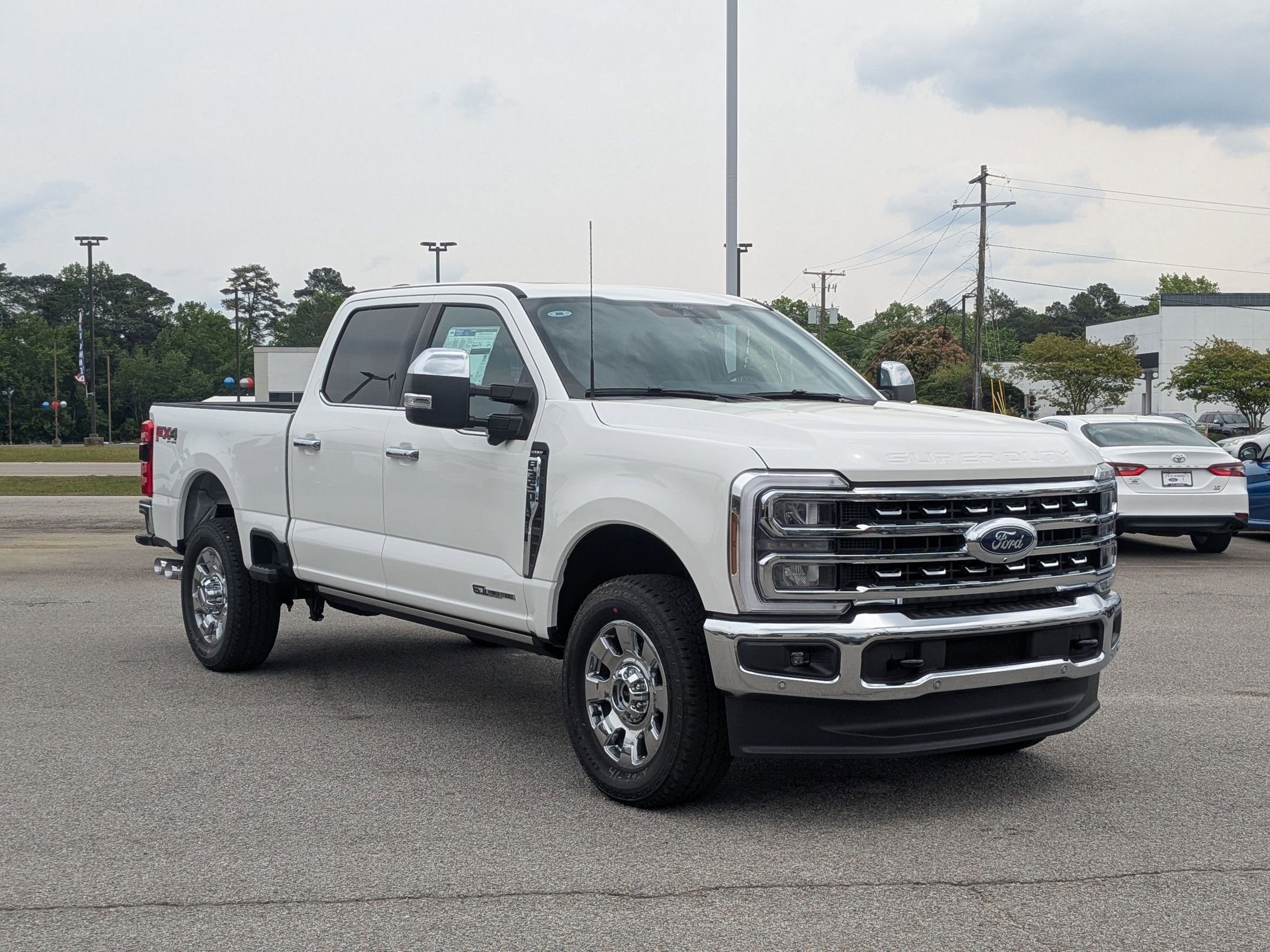 2025 Ford F-350 Lariat photo 2