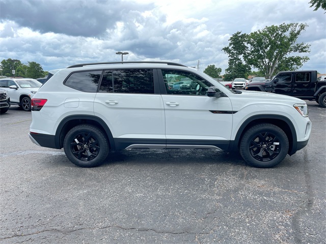 2025 Volkswagen Atlas Peak Edition SE Technology photo 3