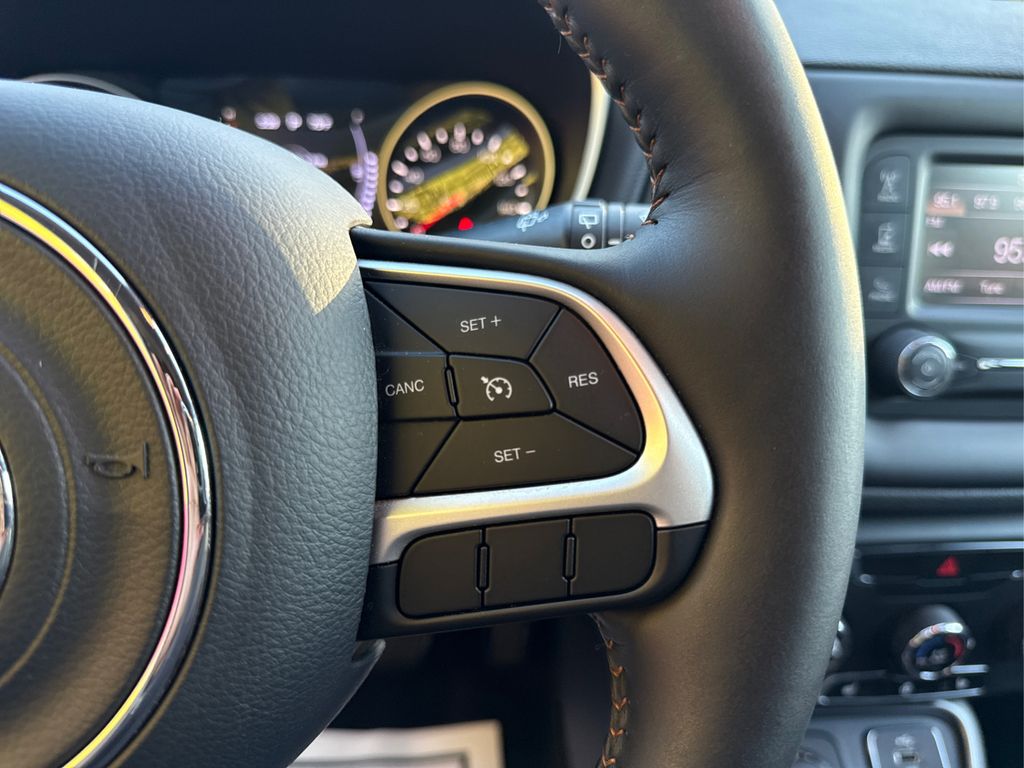 2018 Jeep Compass Latitude photo 22