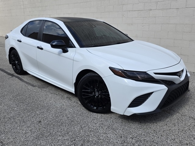 2020 Toyota Camry SE photo 7