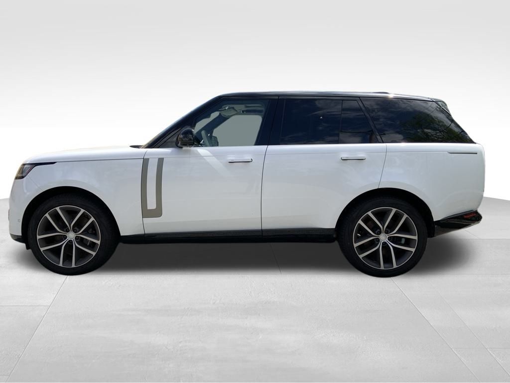 2024 Land Rover Range Rover SE photo 5