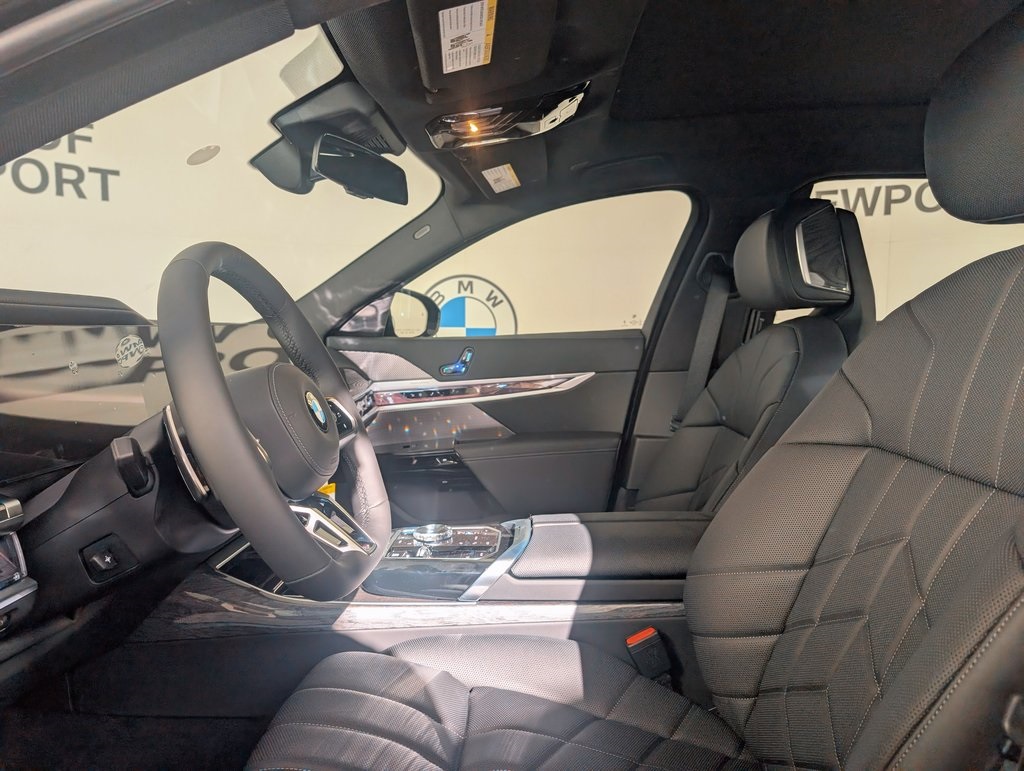 2026 Bmw 740i xDrive Sedan photo 2