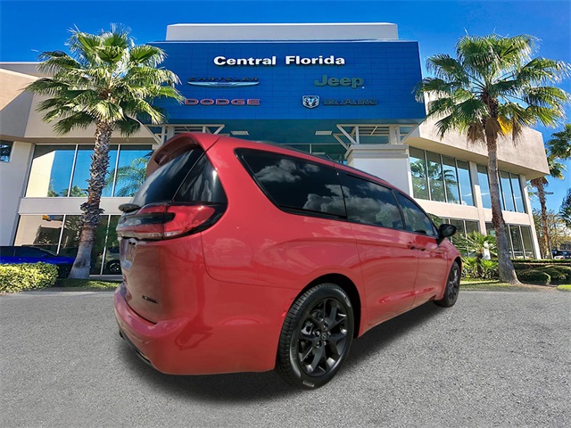 2026 Chrysler Pacifica Limited photo 4