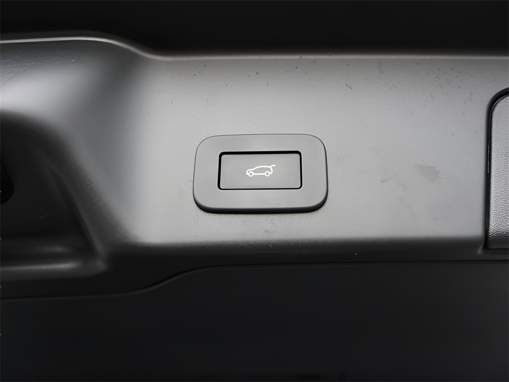 2024 Land Rover Range Rover Evoque Dynamic SE photo 16