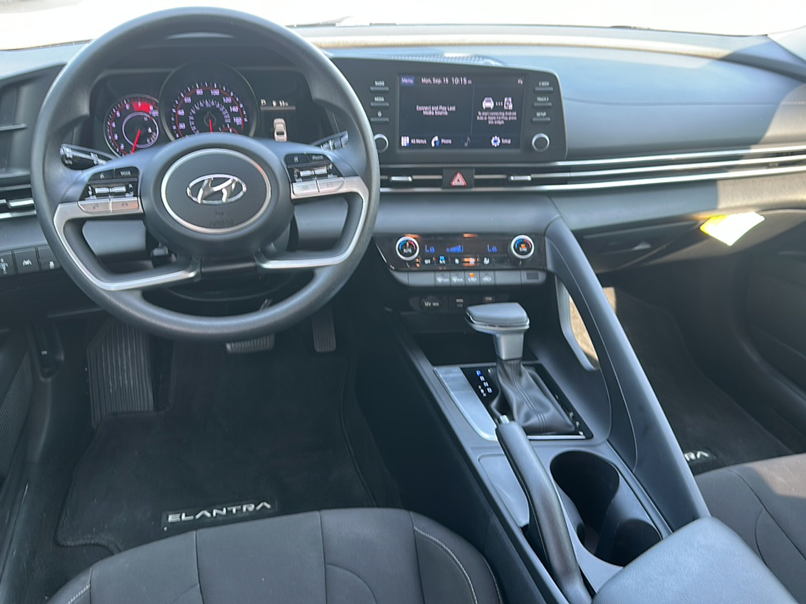 2023 Hyundai Elantra SEL photo 11