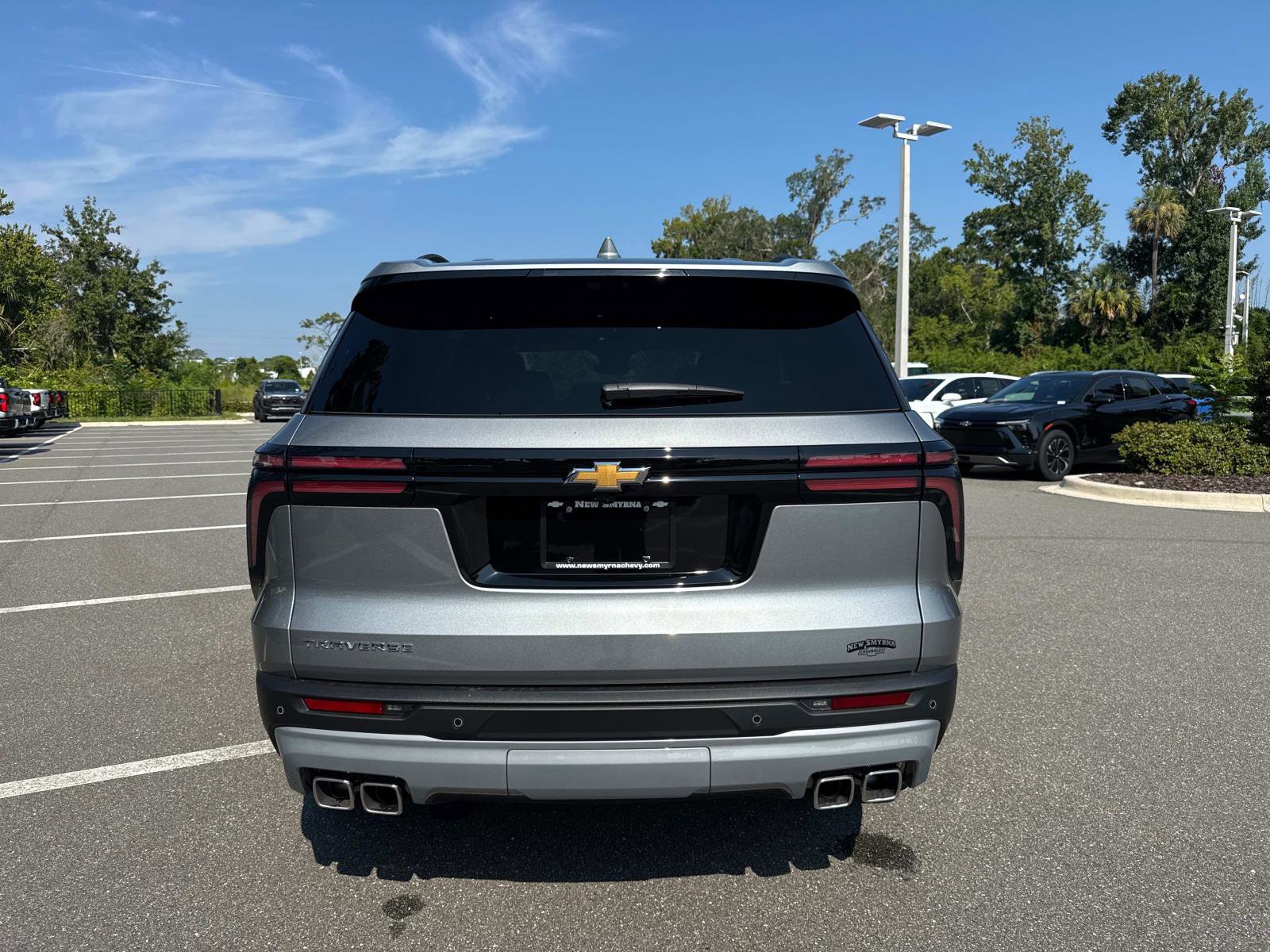 2026 Chevrolet Traverse LE photo 4