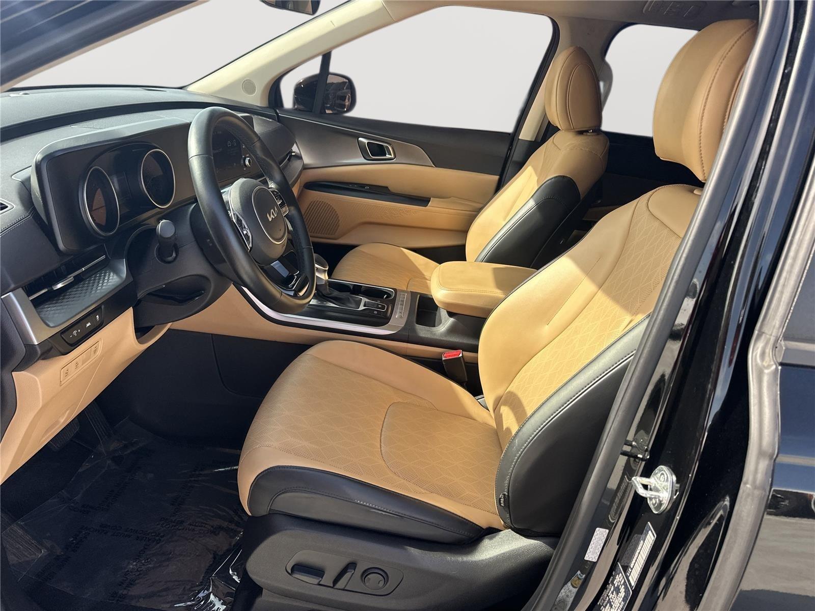 2023 Kia Carnival LX photo 6