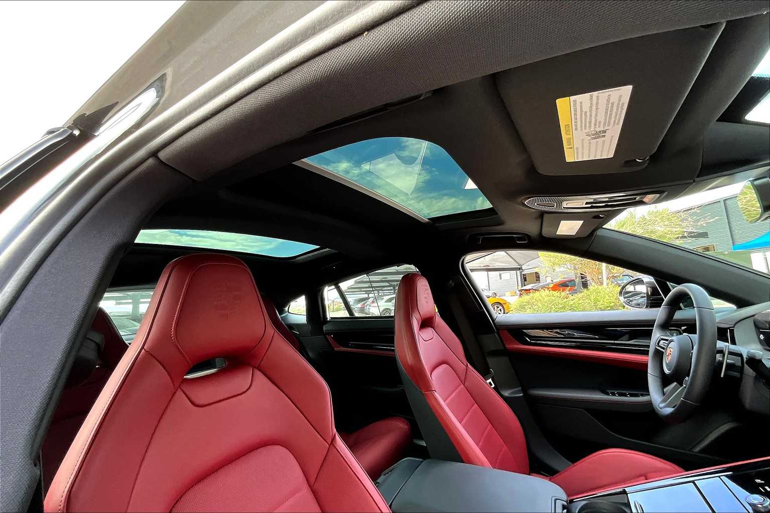 2025 Porsche Panamera 4 photo 18