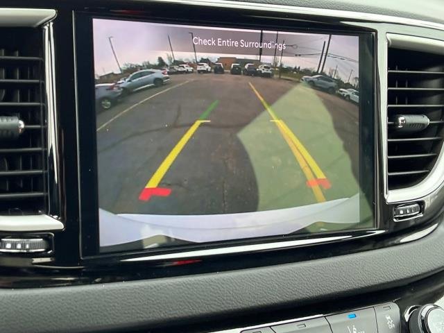 2024 Chrysler Pacifica Touring L photo 17