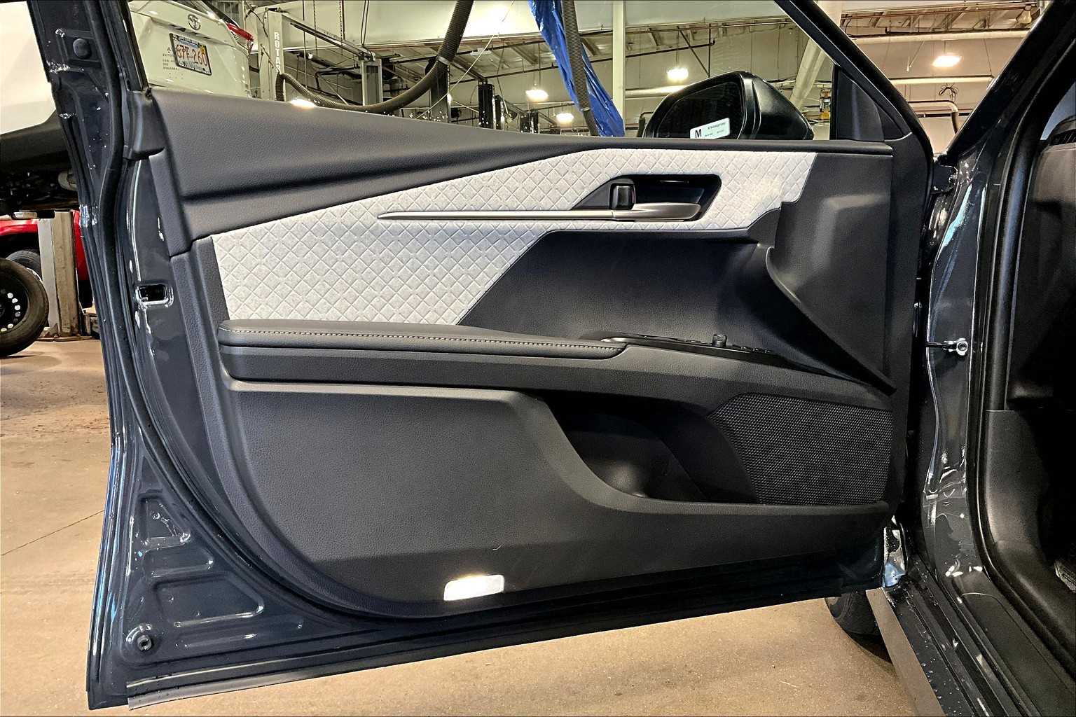2025 Toyota Camry XLE photo 10