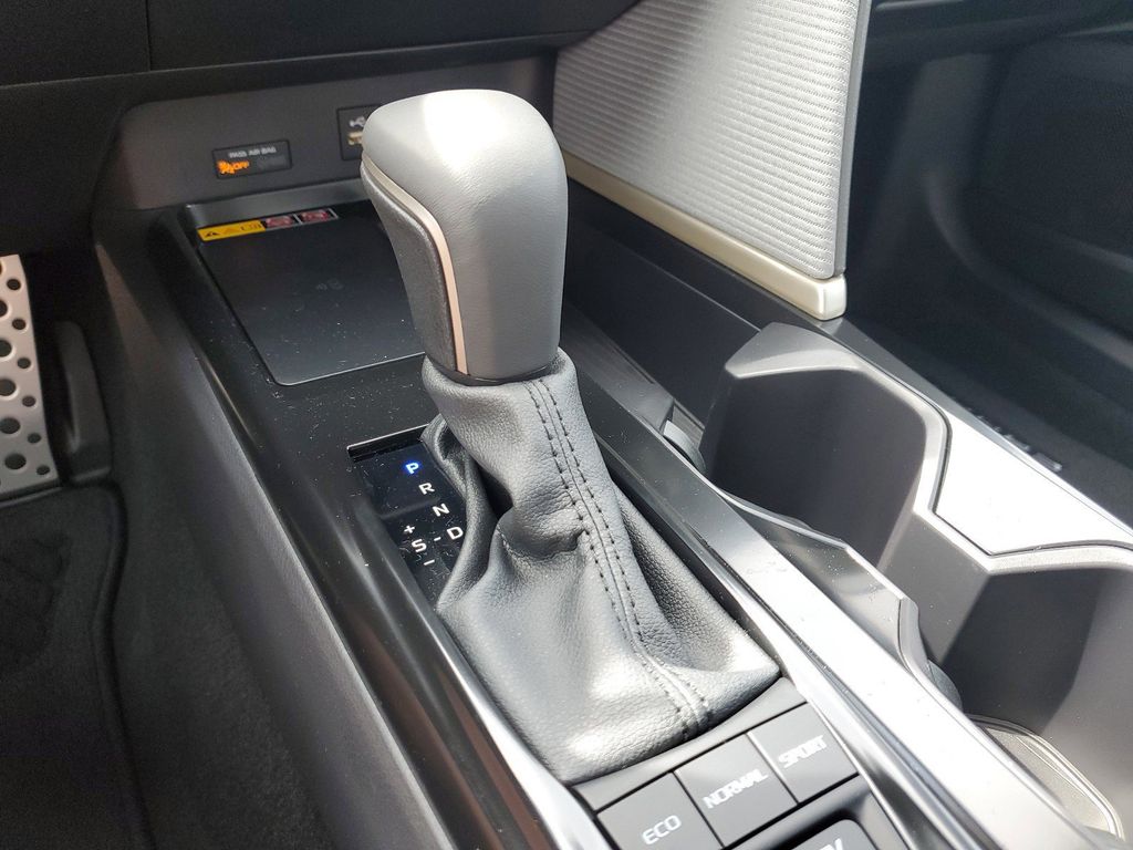2025 Toyota Camry SE photo 22
