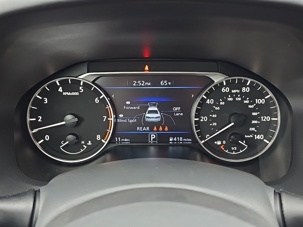 2025 Nissan Altima SR photo 12