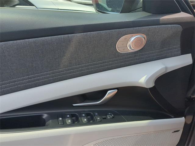 2025 Hyundai Elantra Hybrid Limited photo 13