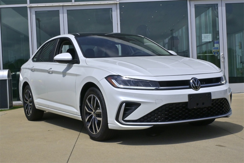 2025 Volkswagen Jetta SE's photo