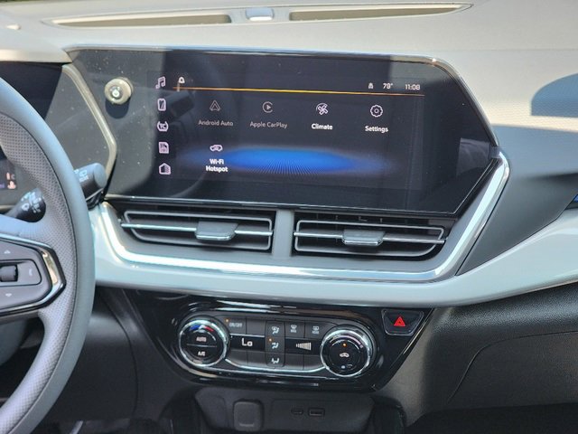 2025 Chevrolet Trax LT photo 3