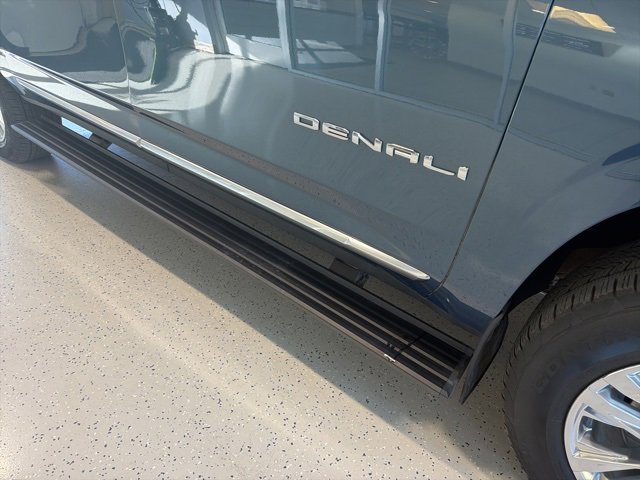 2025 Gmc Yukon XL Denali photo 2