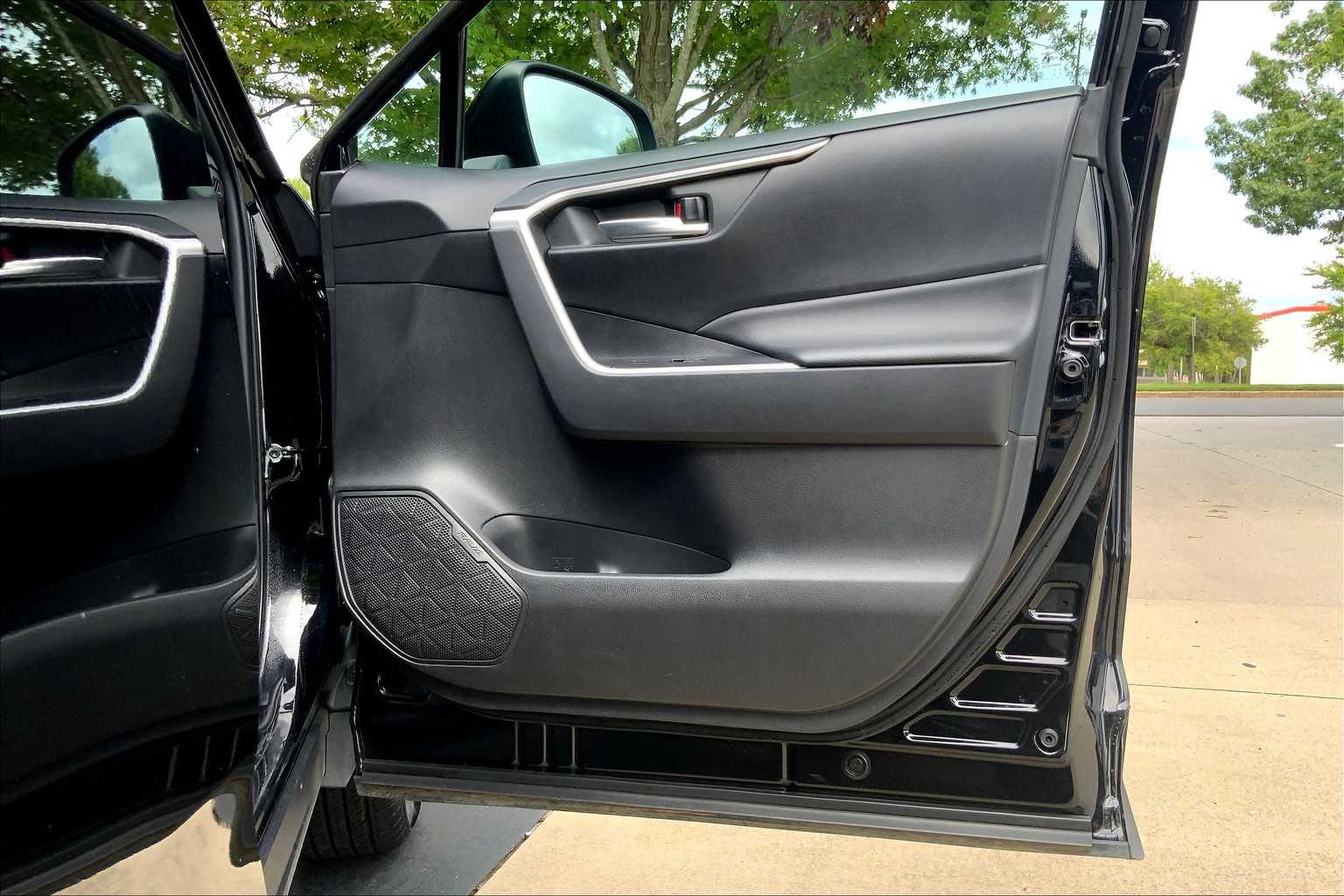 2024 Toyota RAV4 XLE photo 21
