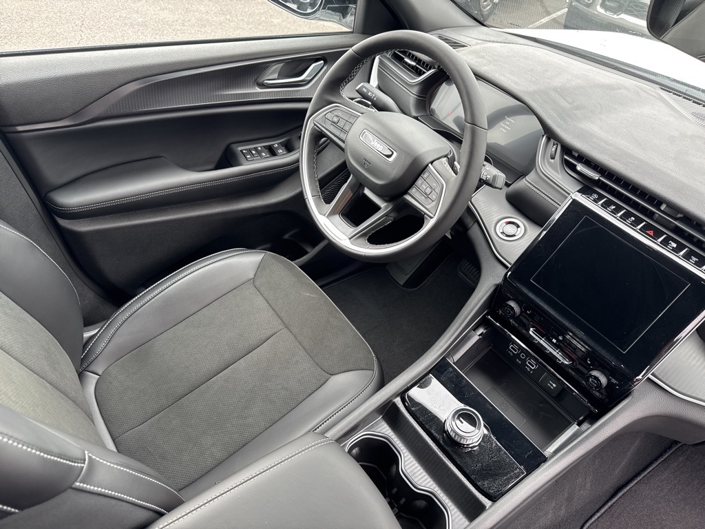 2025 Jeep Grand Cherokee Altitude X photo 33