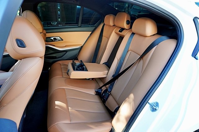 Used 2022 White BMW 330i image 16