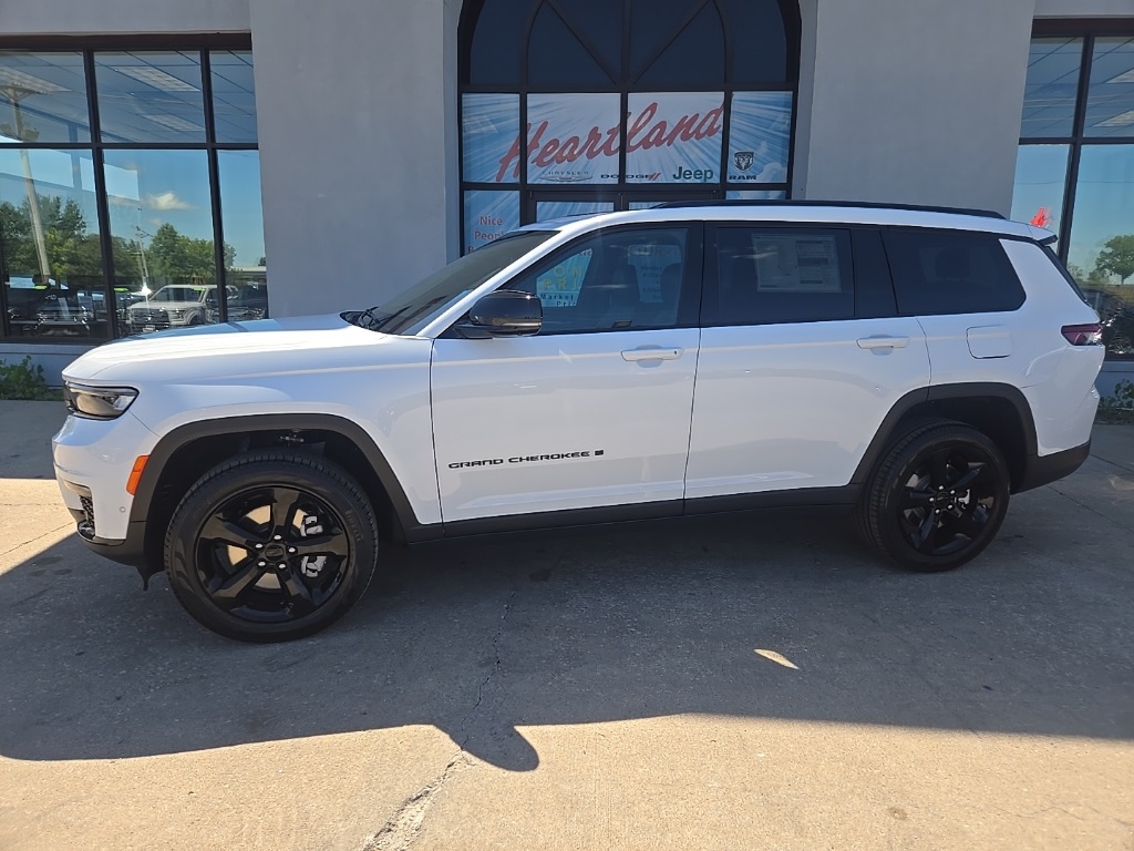2025 Jeep Grand Cherokee Limited photo 3
