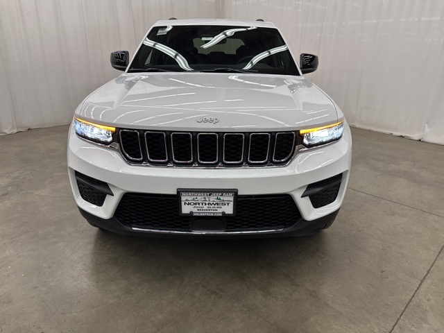 2025 Jeep Grand Cherokee Laredo Altitude photo 2
