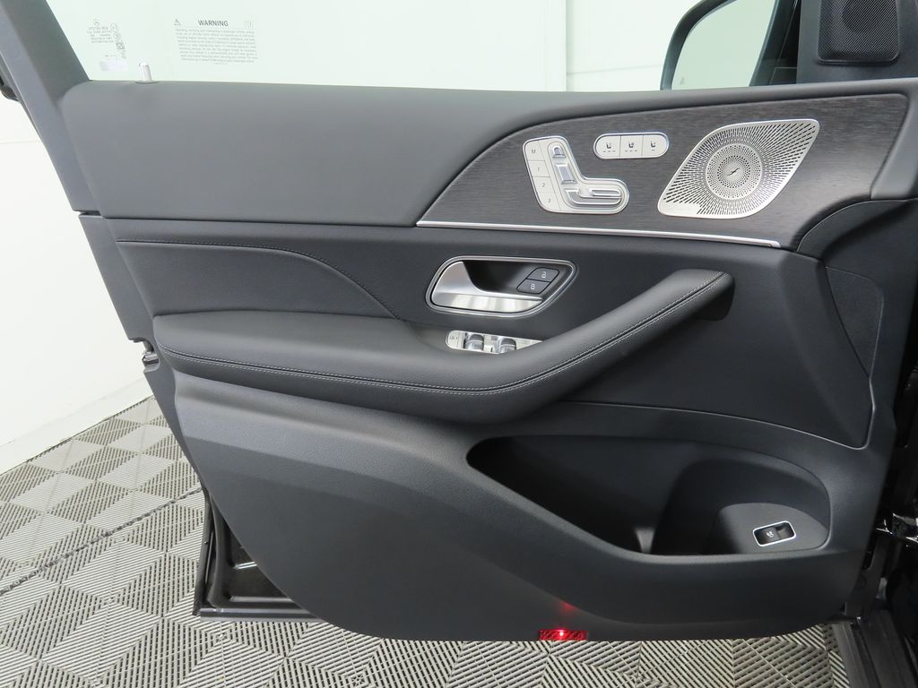 2025 Mercedes Benz GLS 450 4MATIC photo 24