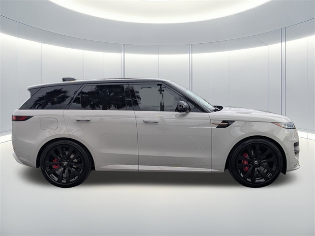 2025 Land Rover Range Rover Sport SE photo 4