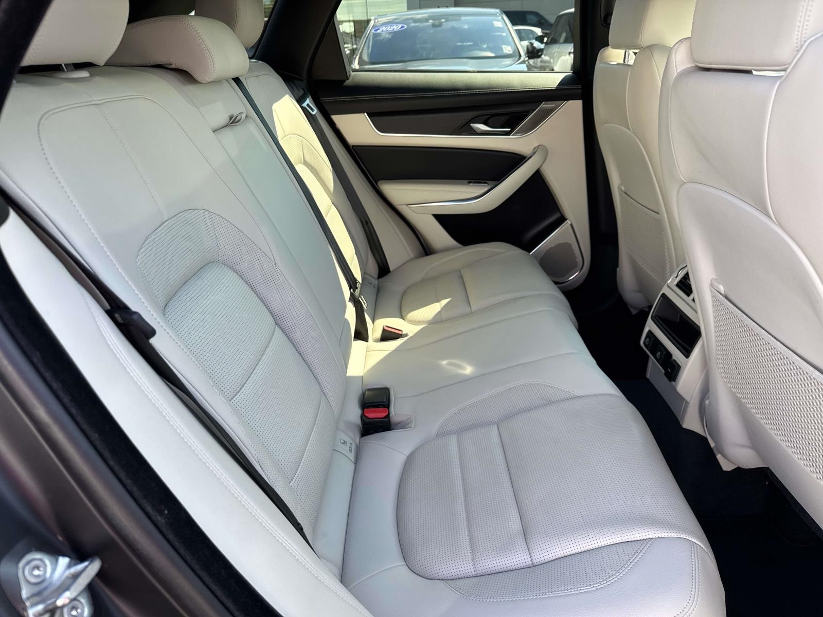 2025 Jaguar F-PACE R-Dynamic S P250 photo 8