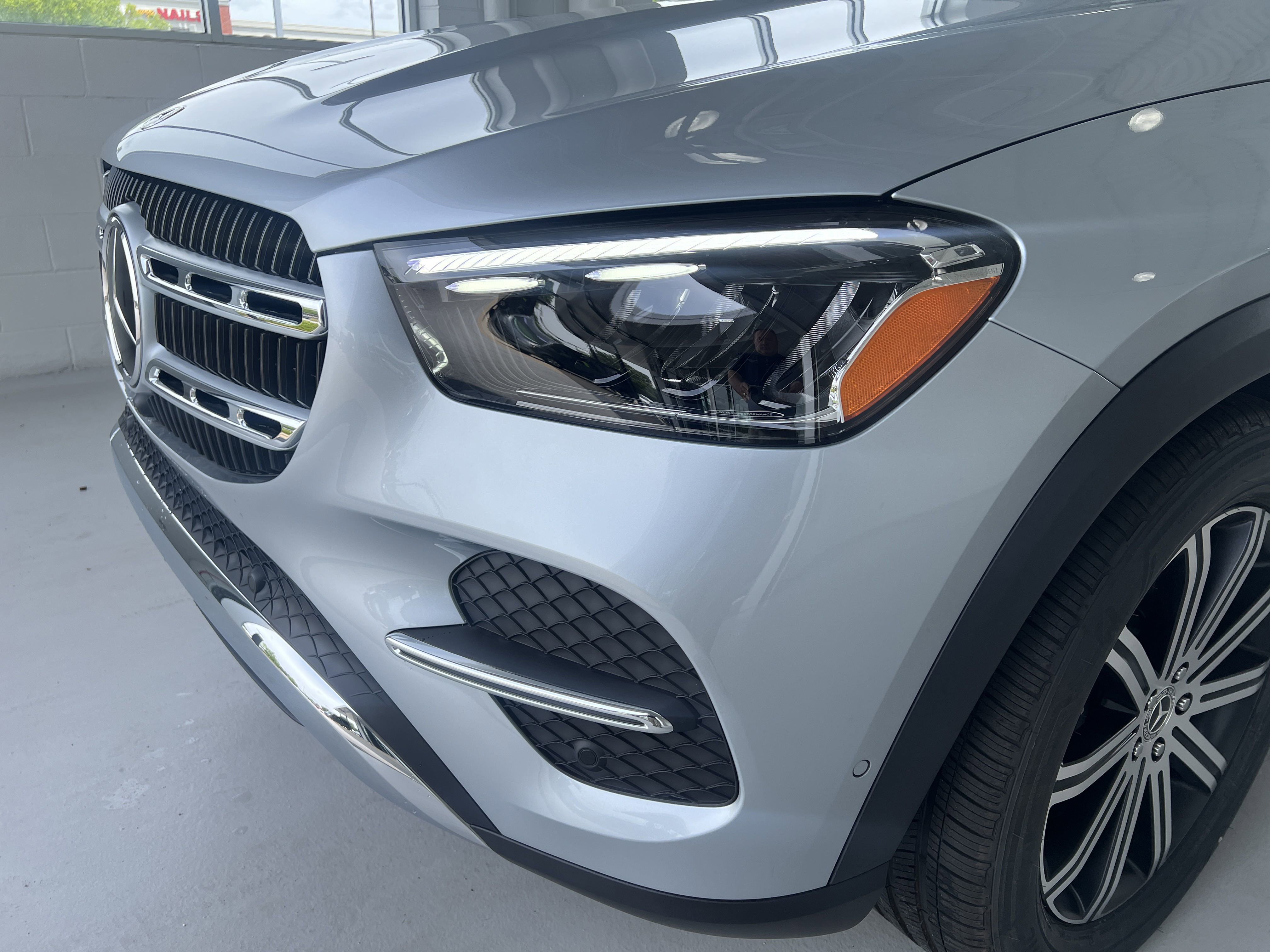 2025 Mercedes Benz GLE 450e 4MATIC photo 2