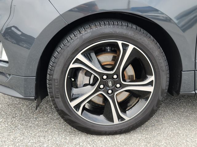 2021 Ford Edge ST photo 2