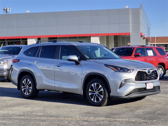 2023 Toyota Highlander XLE's photo