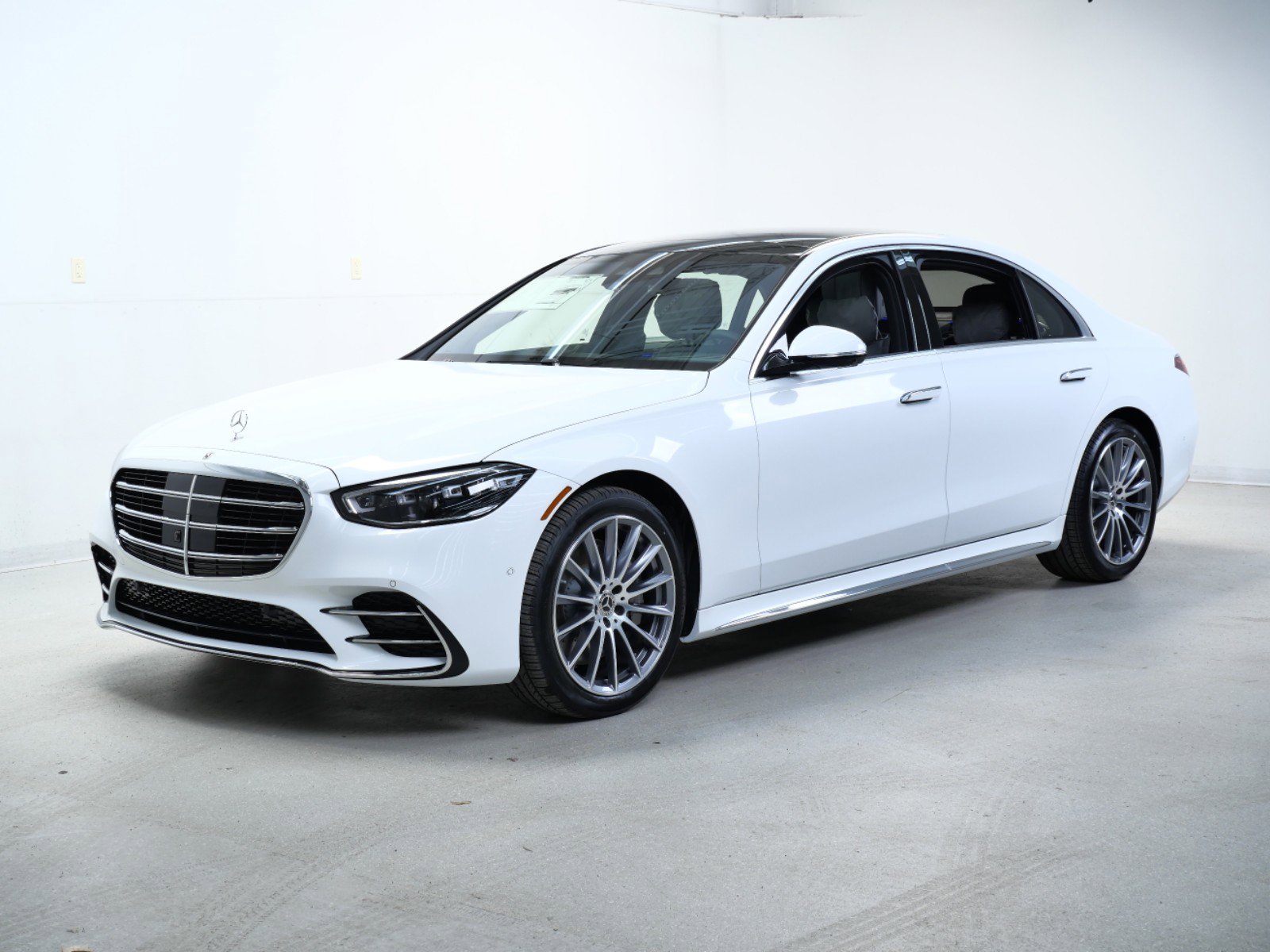 2025 Mercedes Benz S 580 4MATIC photo 4