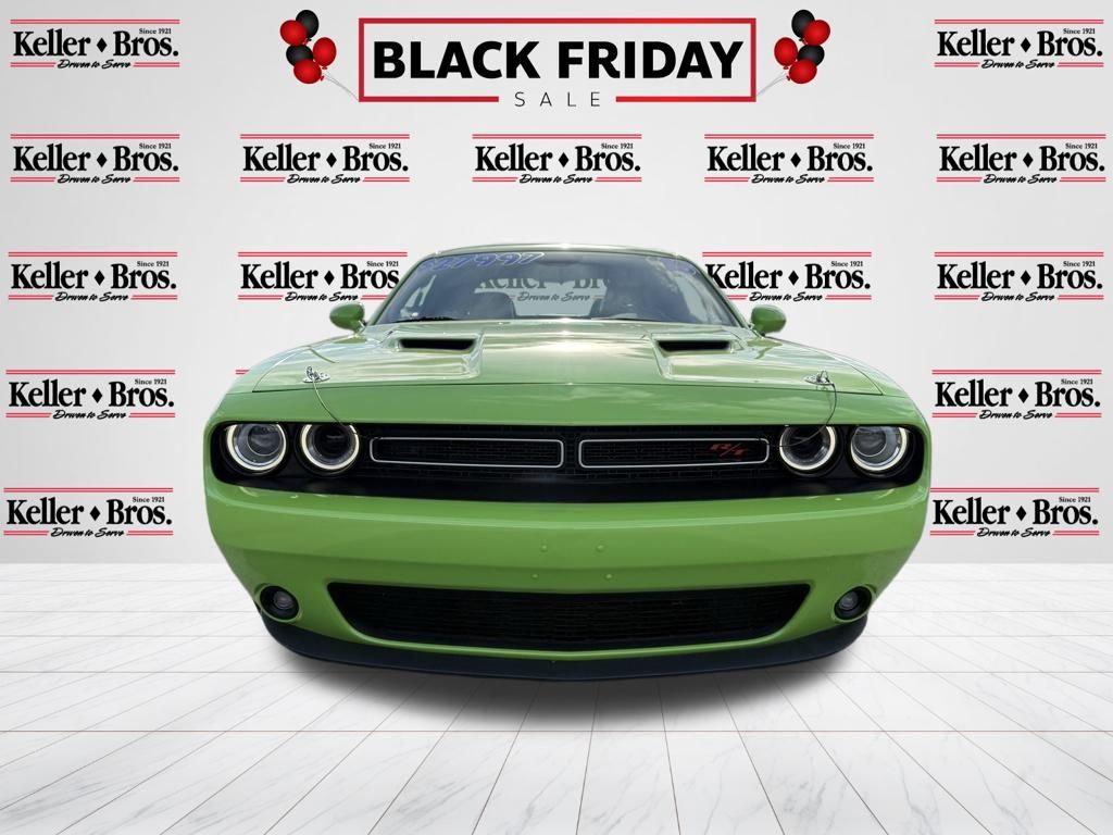 2015 Dodge Challenger SXT Plus photo 2