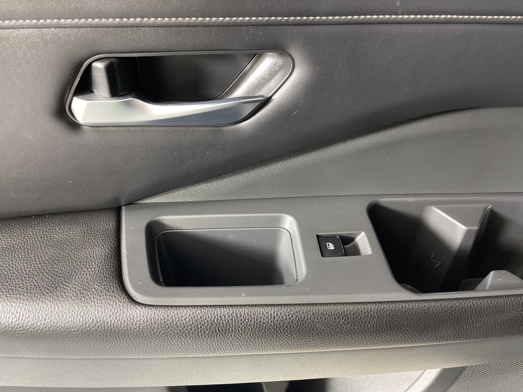 2022 Nissan Pathfinder SL photo 28