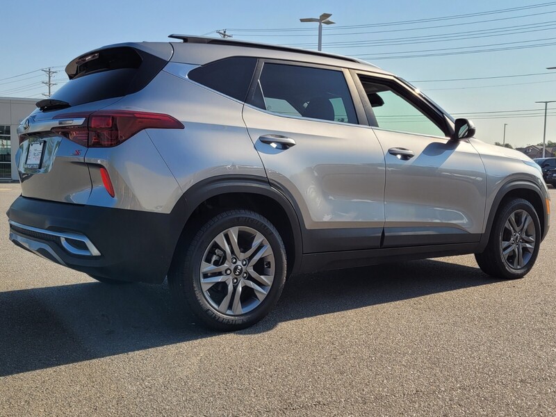 2021 Kia Seltos S photo 2
