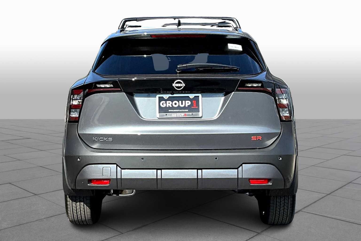 2026 Nissan Kicks SR photo 4