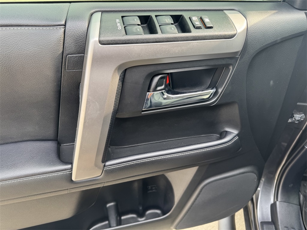 2020 Toyota 4Runner SR5 Premium photo 14
