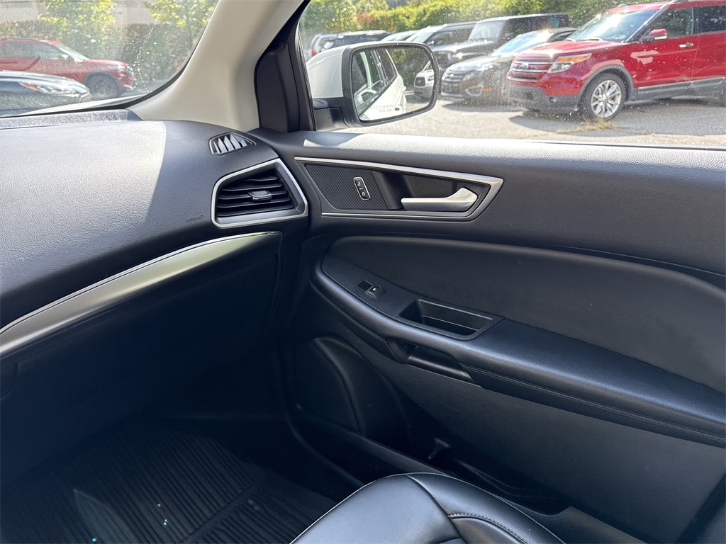 2022 Ford Edge SEL photo 14