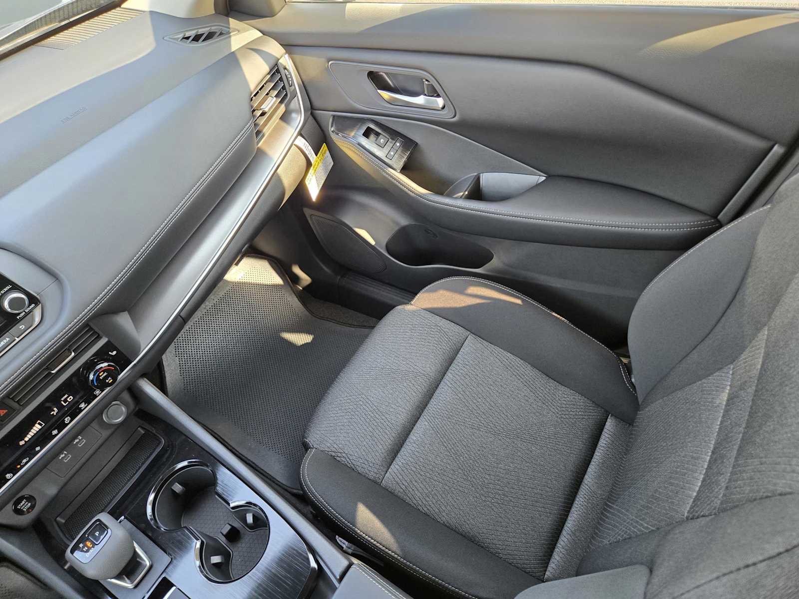 2026 Nissan Rogue SV photo 13
