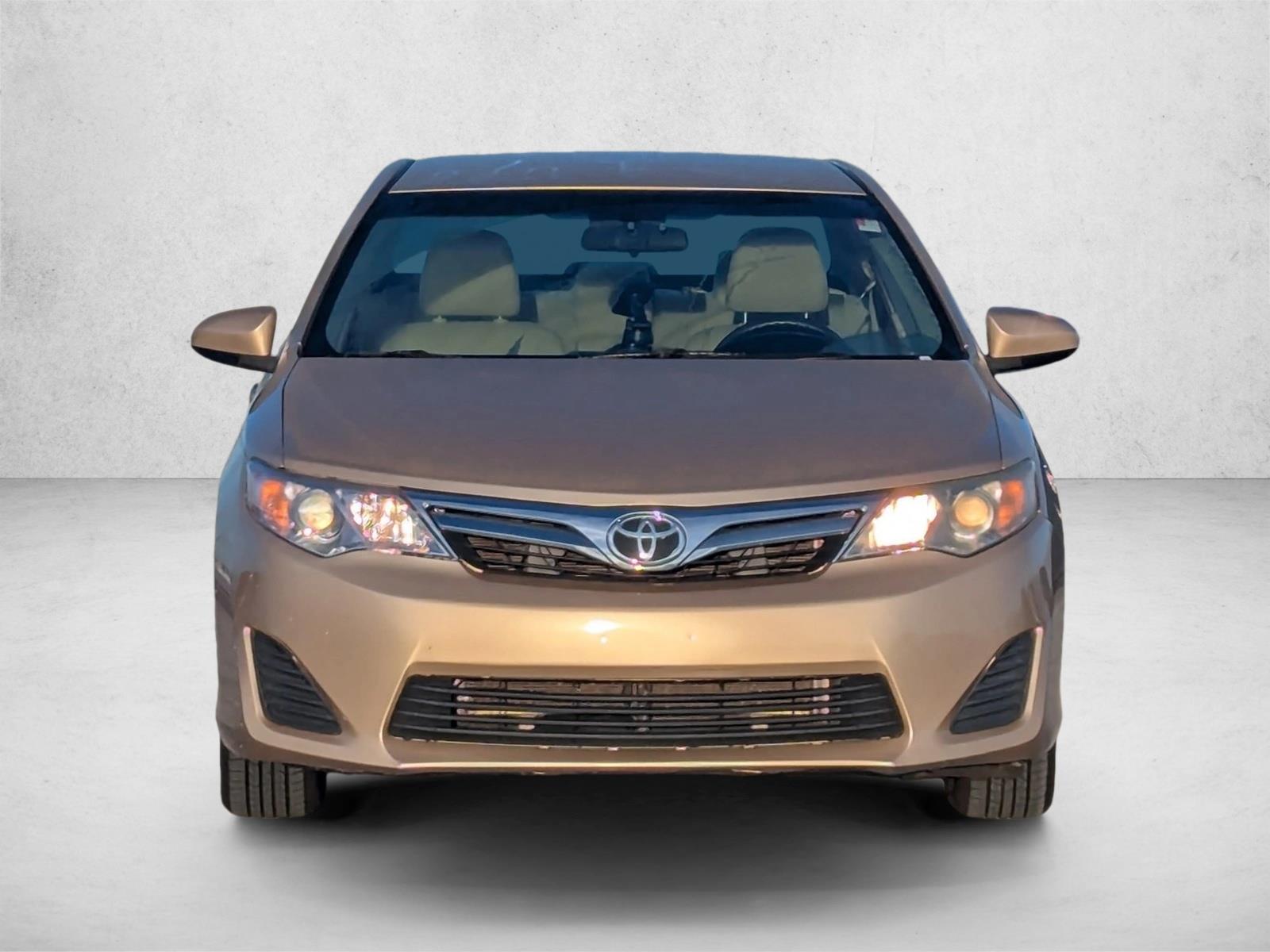 2012 Toyota Camry LE photo 2