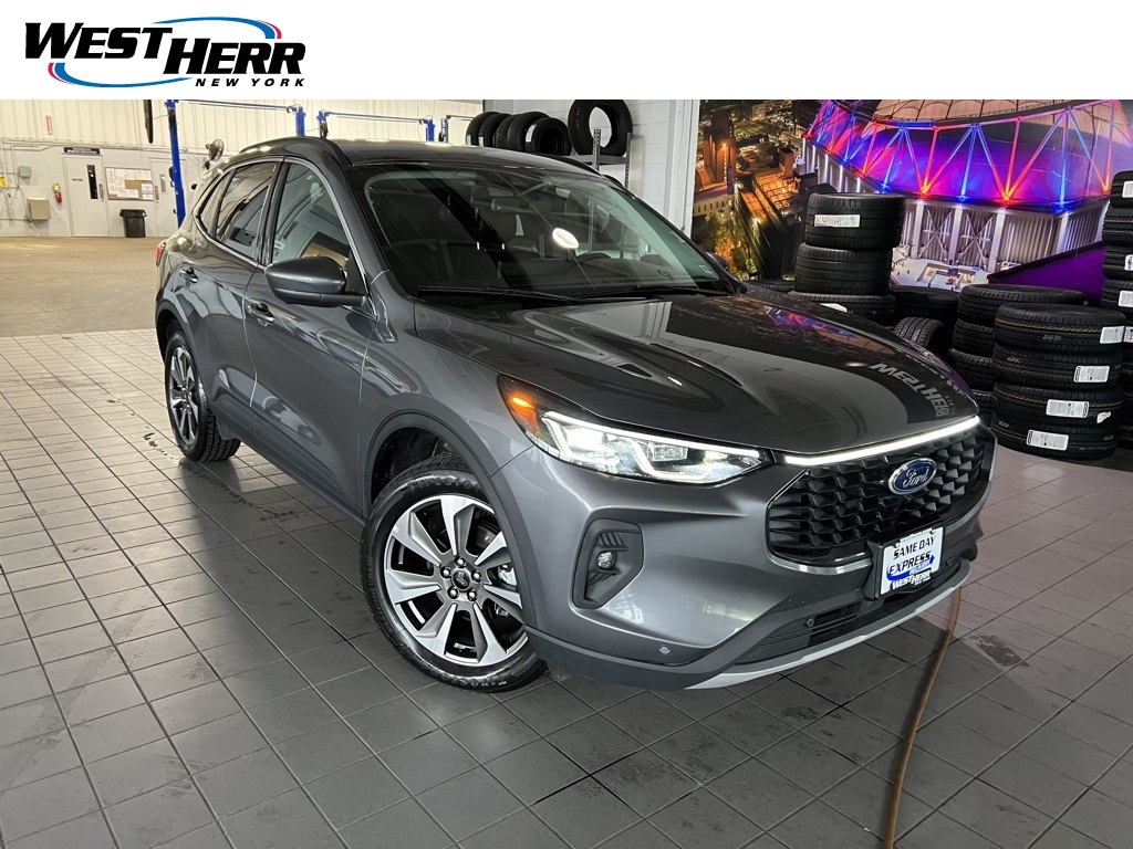 2024 Ford Escape Platinum's photo