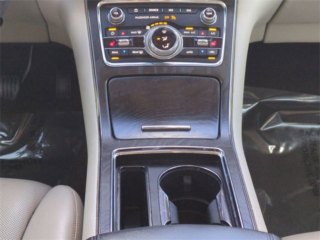 2020 Lincoln Continental Standard photo 17