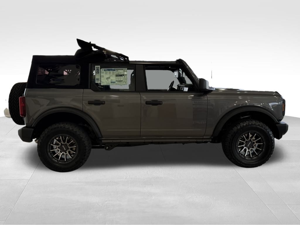 2025 Ford Bronco Base photo 5