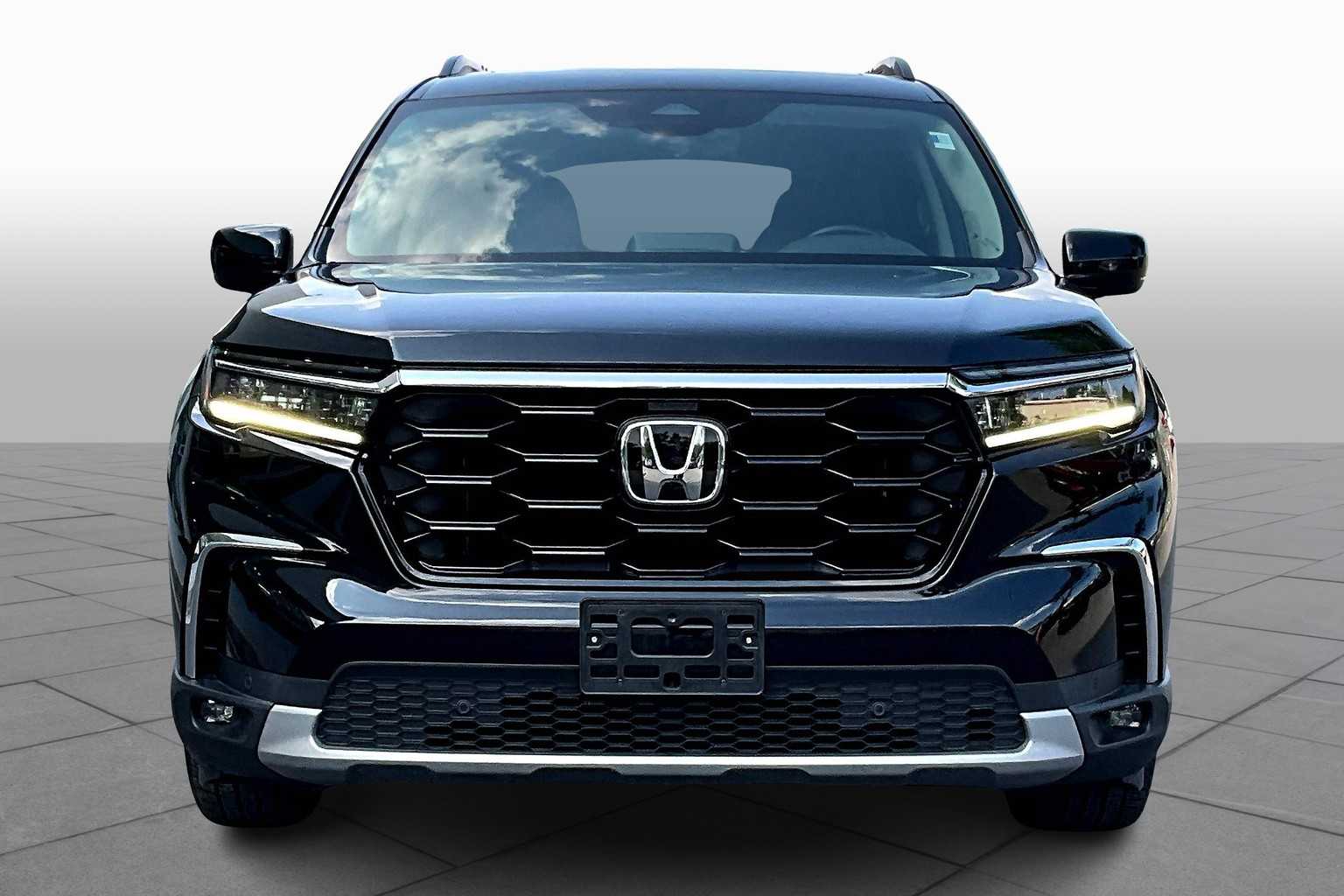 2023 Honda Pilot Touring photo 3