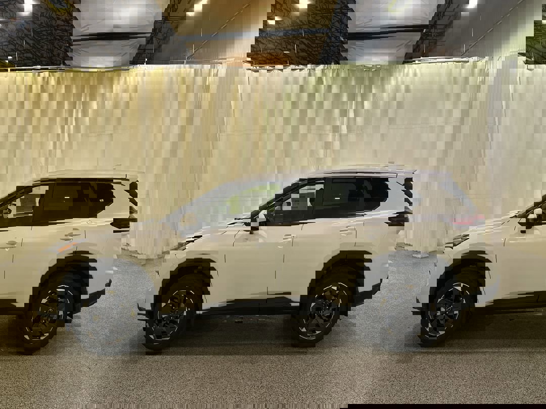 2026 Nissan Rogue SV photo 2
