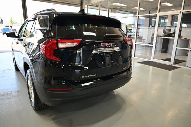 2024 Gmc Terrain SLE photo 2