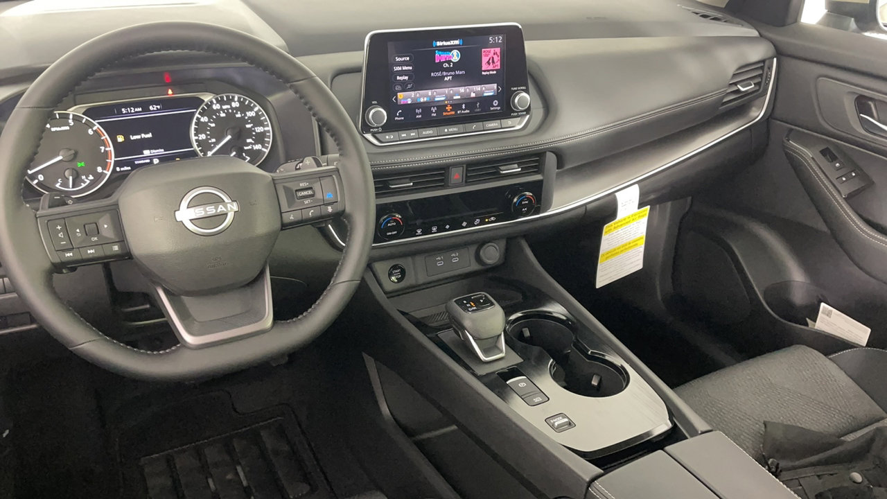 2025 Nissan Rogue SV photo 15